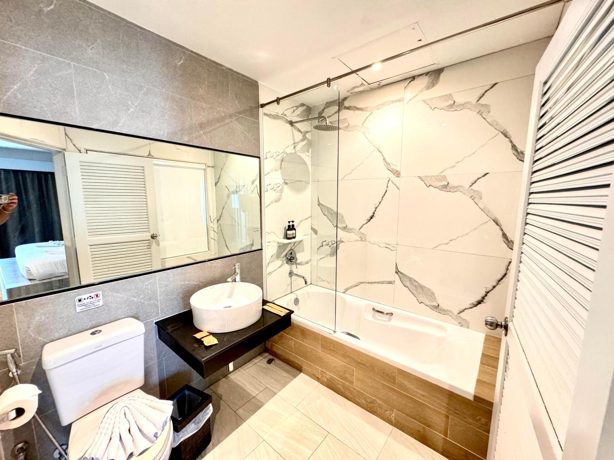 De Coze Hotel Patong Eksteriør bilde
